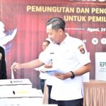 Ganjar Ungkap Obrolan Semobil Bareng Jokowi di Jalanan Rusak Jateng