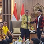 Pj Gubernur Sumsel Elen Setiadi Serahkan Bantuan RTLH Kepada Pasangan Rano Karno – Iis Dahlia